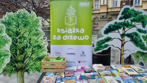 Akcja ksiazka za drzewo