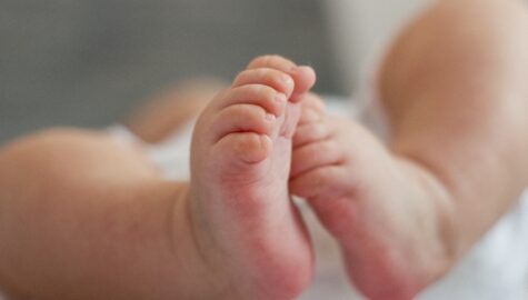 Baby feet g8784b1165 1920