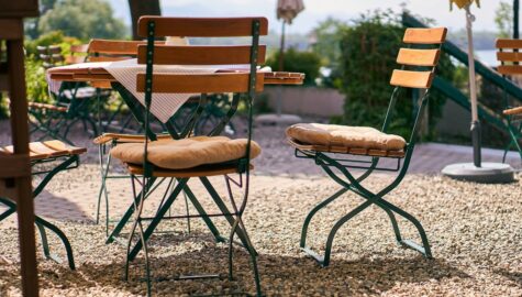 Beer garden 4465321 1920 02