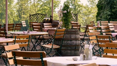 Beer garden 4465324 1920