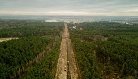 Csm Budowa linii kolejowej w Siewierzu widok z lotu ptaka na budowana linie widac maszyny dookola lasy fot Szymon Grochowski 807c48361d