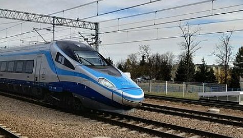 Csm pociag na torach w rejonie stacji Wloszczowa Pln fot Izabela Miernikiewicz e70bb6efed