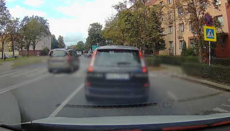 wyprzedzanie na przejściu dla pieszych