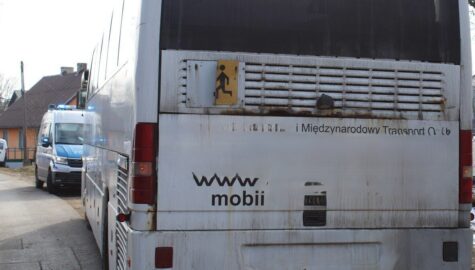 Niesprawny autokar wiozl dzieci