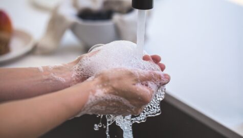 Person washing his hand 545014