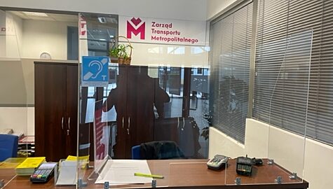 Petle indukcyjne poprawiajace jakosc slyszenia osobom slaboslyszacym montaz petli indukcyjnych w ZTM