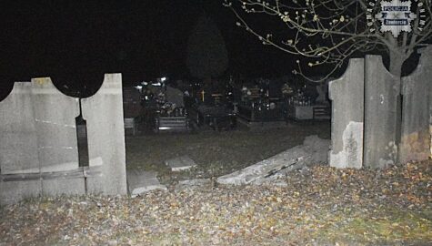 Pijany kierowca wjechal w cmentarz