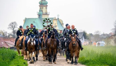 Procesja konna w ostropie