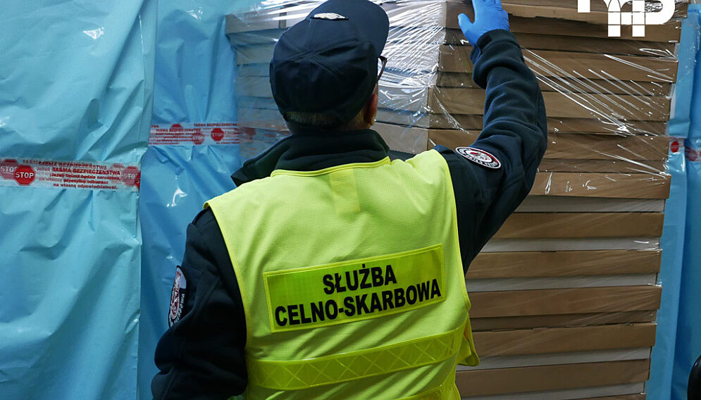 20210927 1 9 mln sztuk papierosow IAS Katowice 01 202109230101