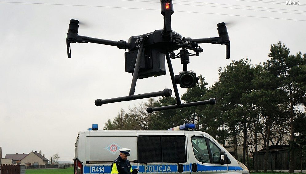 38 703542