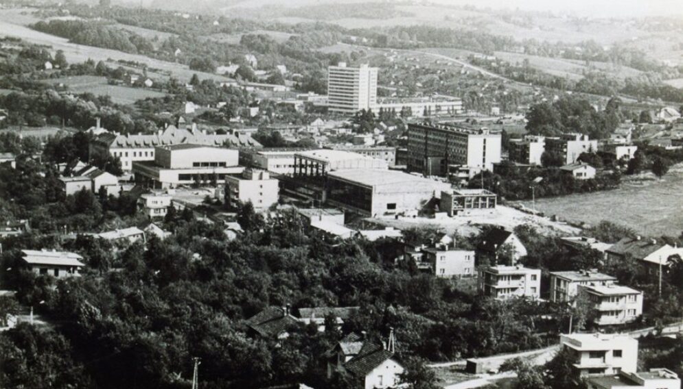 45 1987 r widok na rozbudowywane obiekty dydaktyczne Filii US w Cieszynie