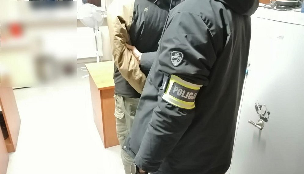 56 689581