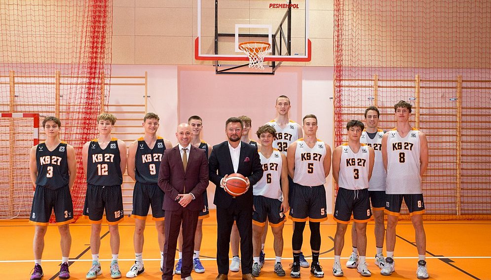 Kompleks Basenu Zadole uzupelnia hala sportowa dla dyscyplin zespolowych fot Slawomir Rybok