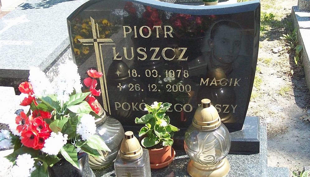 Magik Luszcz pomnik 002 01