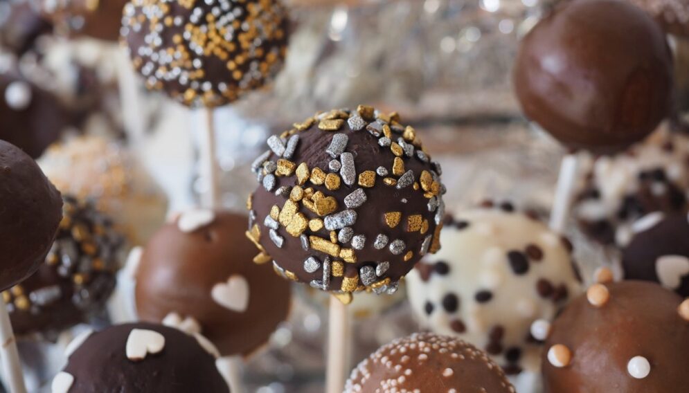 Cake pops 693645 1920