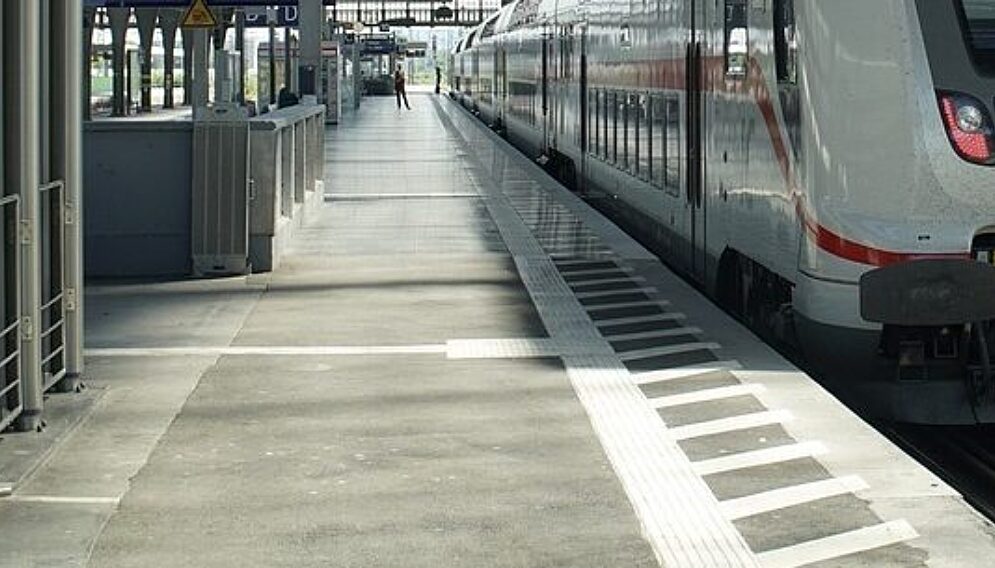 Chlopiec zostal na dworcu