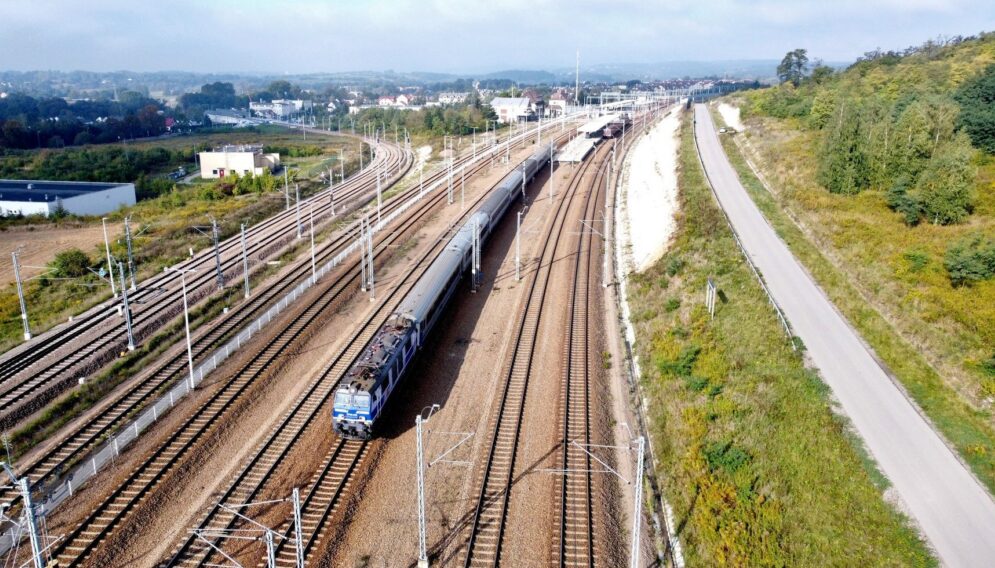 Csm Pociag mija stacje Krakow Mydlniki widok z lotu ptaka fot Piotr Hamarnik 341c024b5d