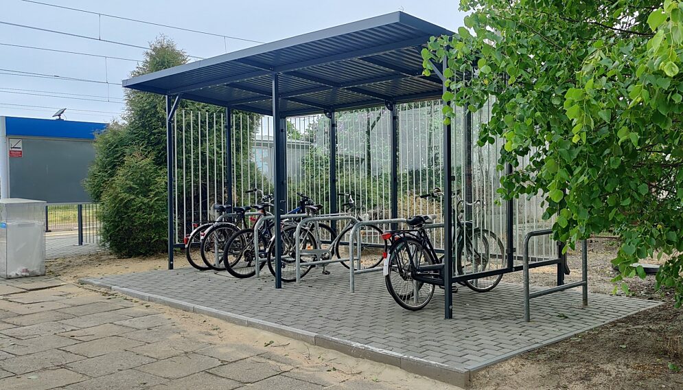 Csm Stojaki rowerowe pod wiata przy przystanku w Sierakowie Slaskim fot Jacek Lipinski 8427997fb6