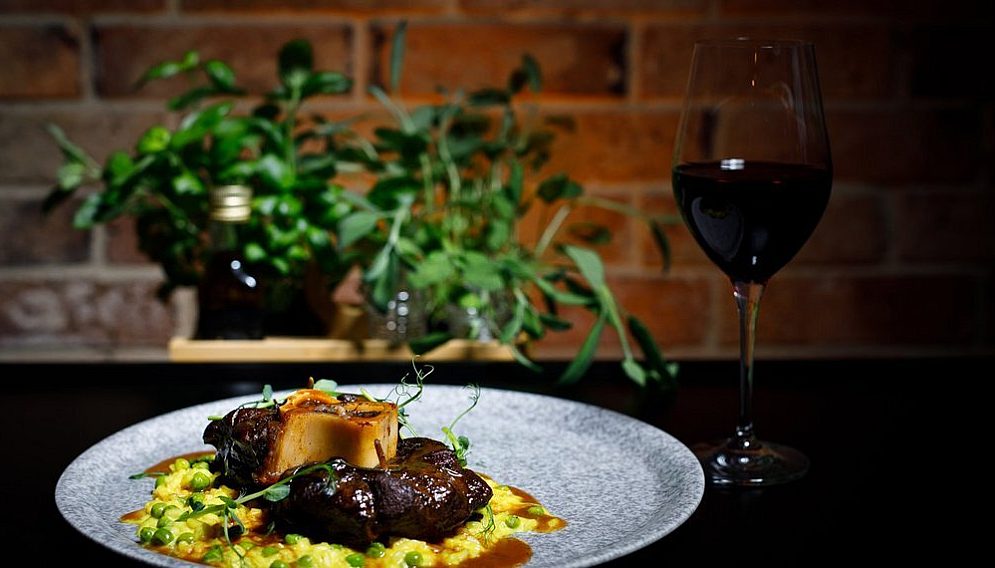Csm ossobuco z kieliszkiem wina d0edcc5e7d