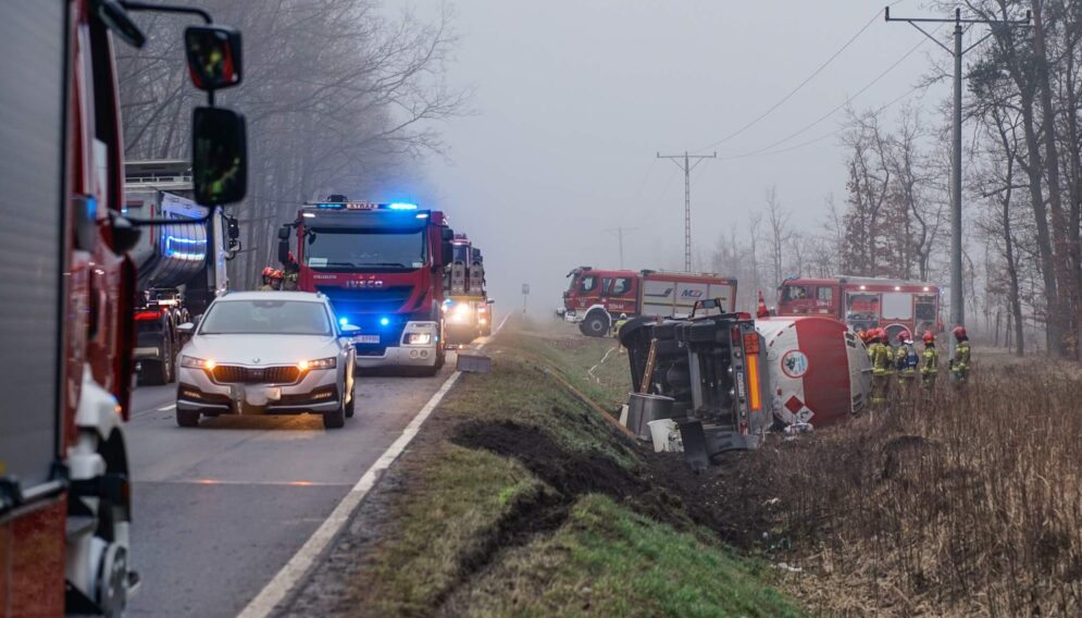 Cysterna wpadla do rowu