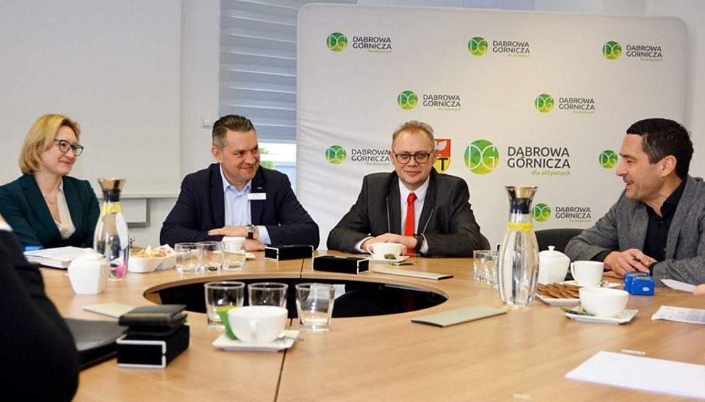 Dg um press glass