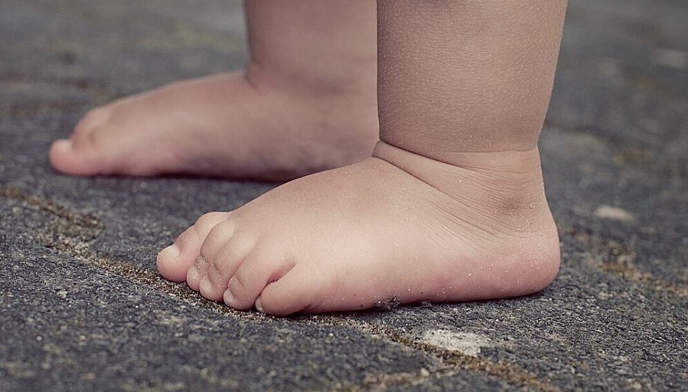 Dziecko samo na ulicy w rudzie slaskiej