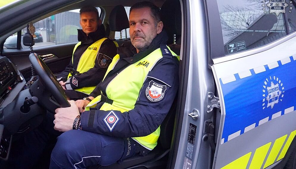 Eskorta karetki z sercem