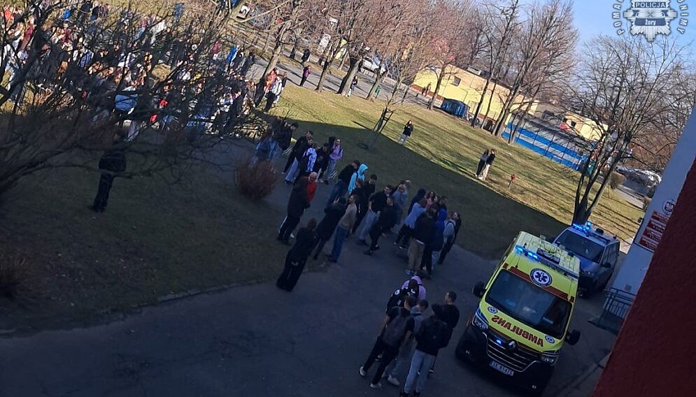 Ewakuacja szkoly w zorach