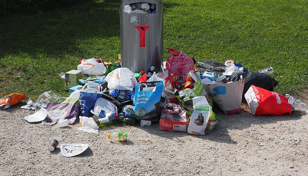 Garbage can gc1537edf0 1920