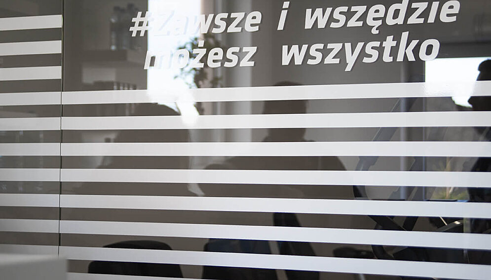 Ile kosztuje oklejenie witryny sklepowej