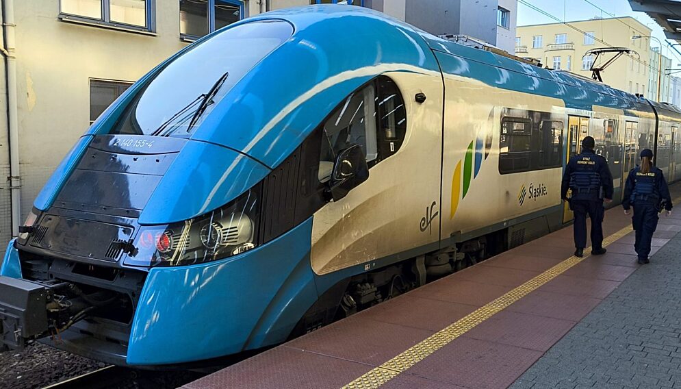 Jechali na sprzegu pociagu