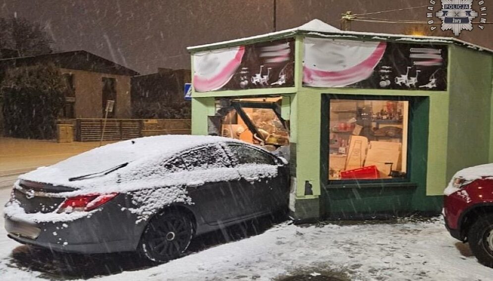 Kierowca wjechal do sklepu