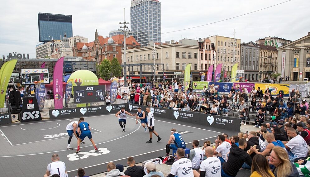 Koszykowka na rynku w katowicach