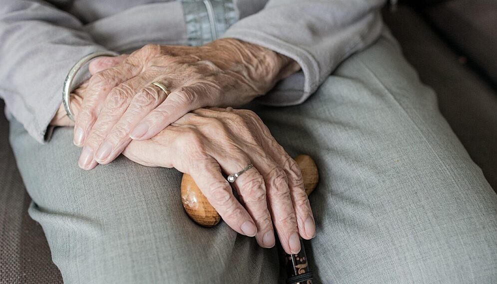 Liczba stulatkow w polsce