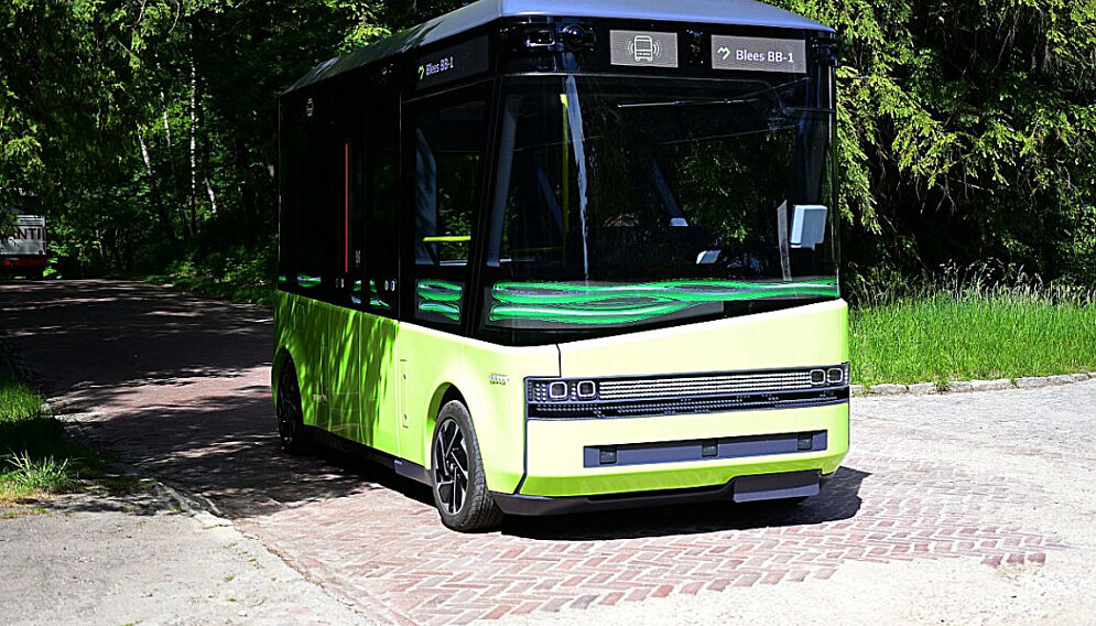Minibus w parku slaskim