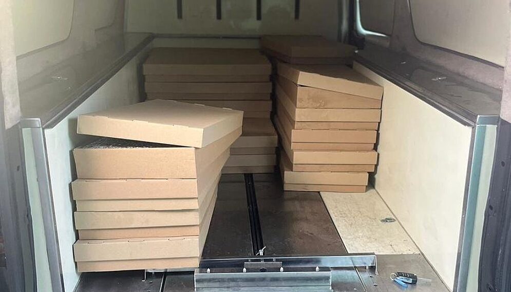 Nielegalne papierosy w karawanie