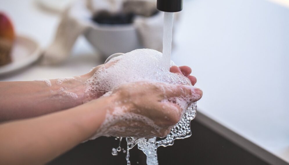 Person washing his hand 545014