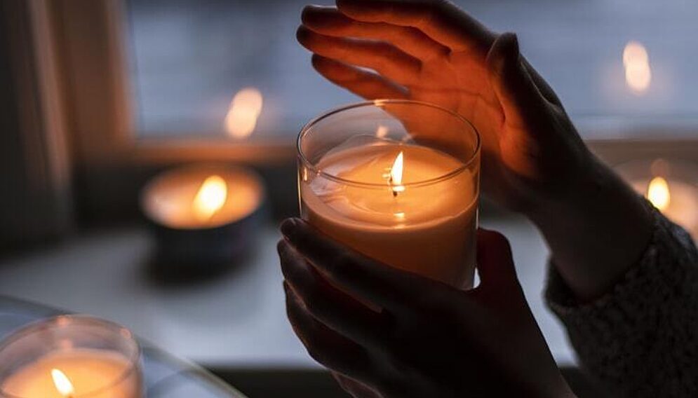 Photo 1570823635306 250abb06d4b3