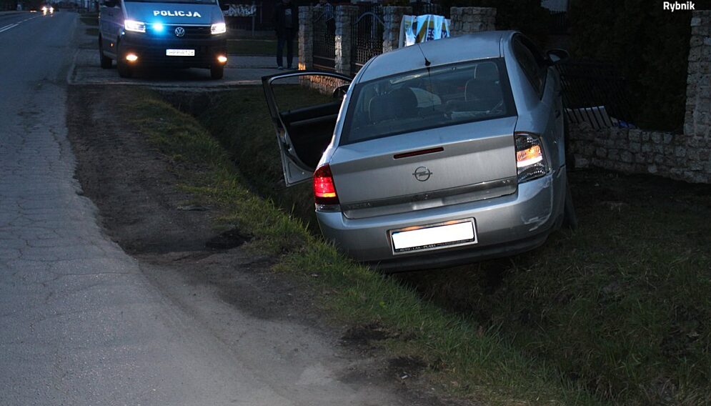 Pijany wjechal w ogrodzenie
