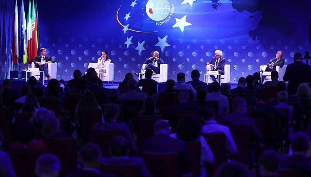 Plenarna europa po pandemi 03 uai 2064x1376