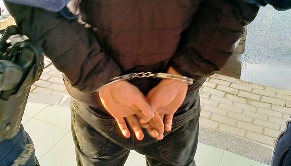 Policjanci uratowali wlamywacza