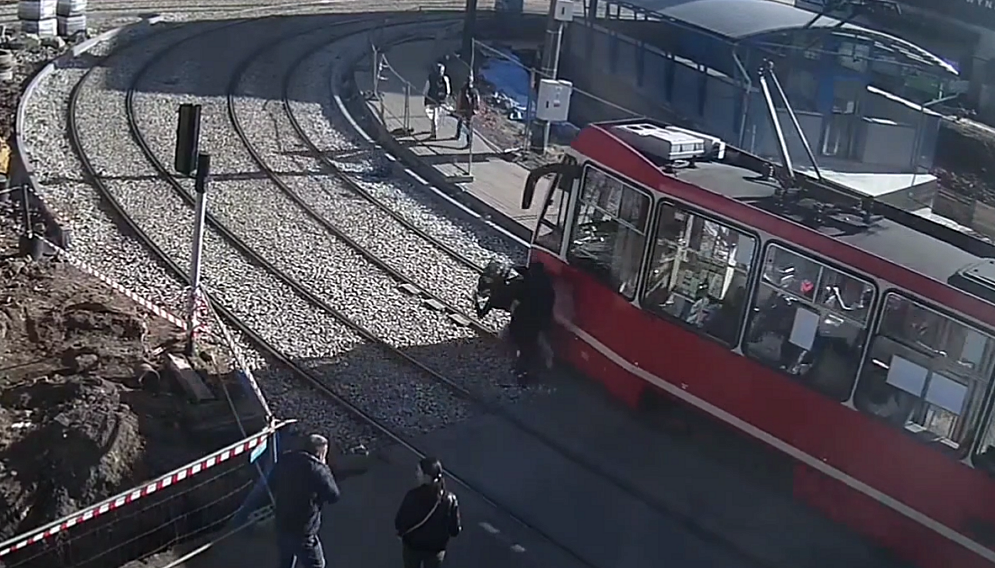 Potracenie nastolatkow przez tramwaj w chorzowie