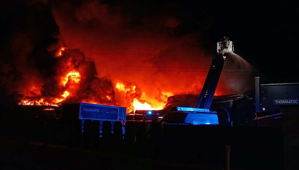 Pożar hali w czeladzi