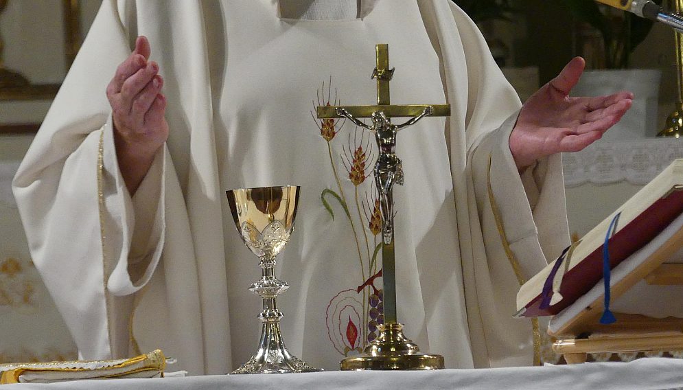 Priest gce4db834a 1920