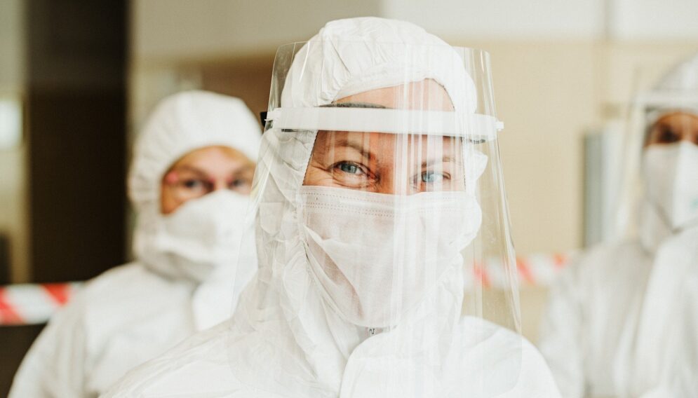 Protective suit 5716753 1920 04
