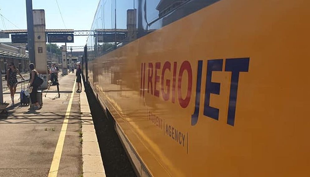 Regio jet split