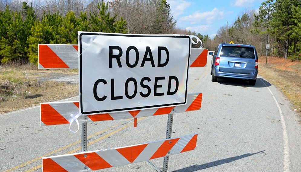 Road closed sign 2079685 1920