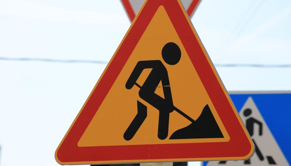 Road sign 4474011 1920