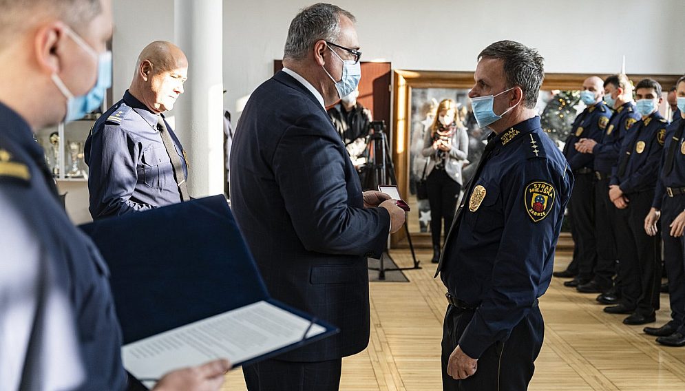 Straz miejska odznaczenia i wozy grudzien 2021 fot Pawel Ja Nic Janicki 029 scaled