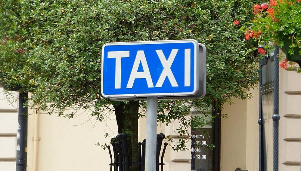 Taxi geb7249a83 1920